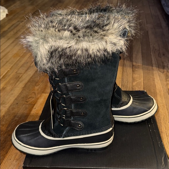 Sorel Black and Gray Winter Boots - Picture 11 of 17